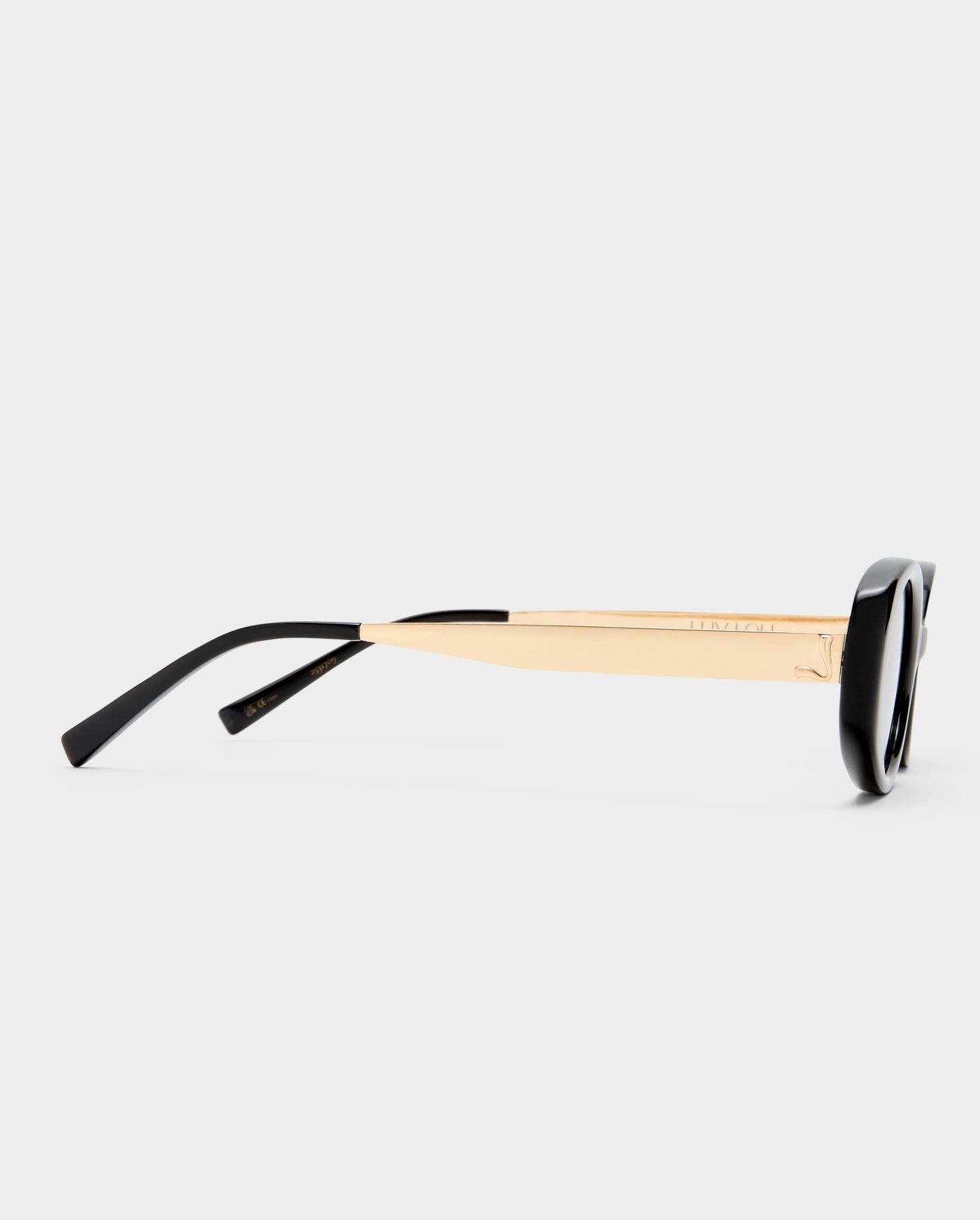 The Honey Black Female Oval Sunglasses | Luv Lou