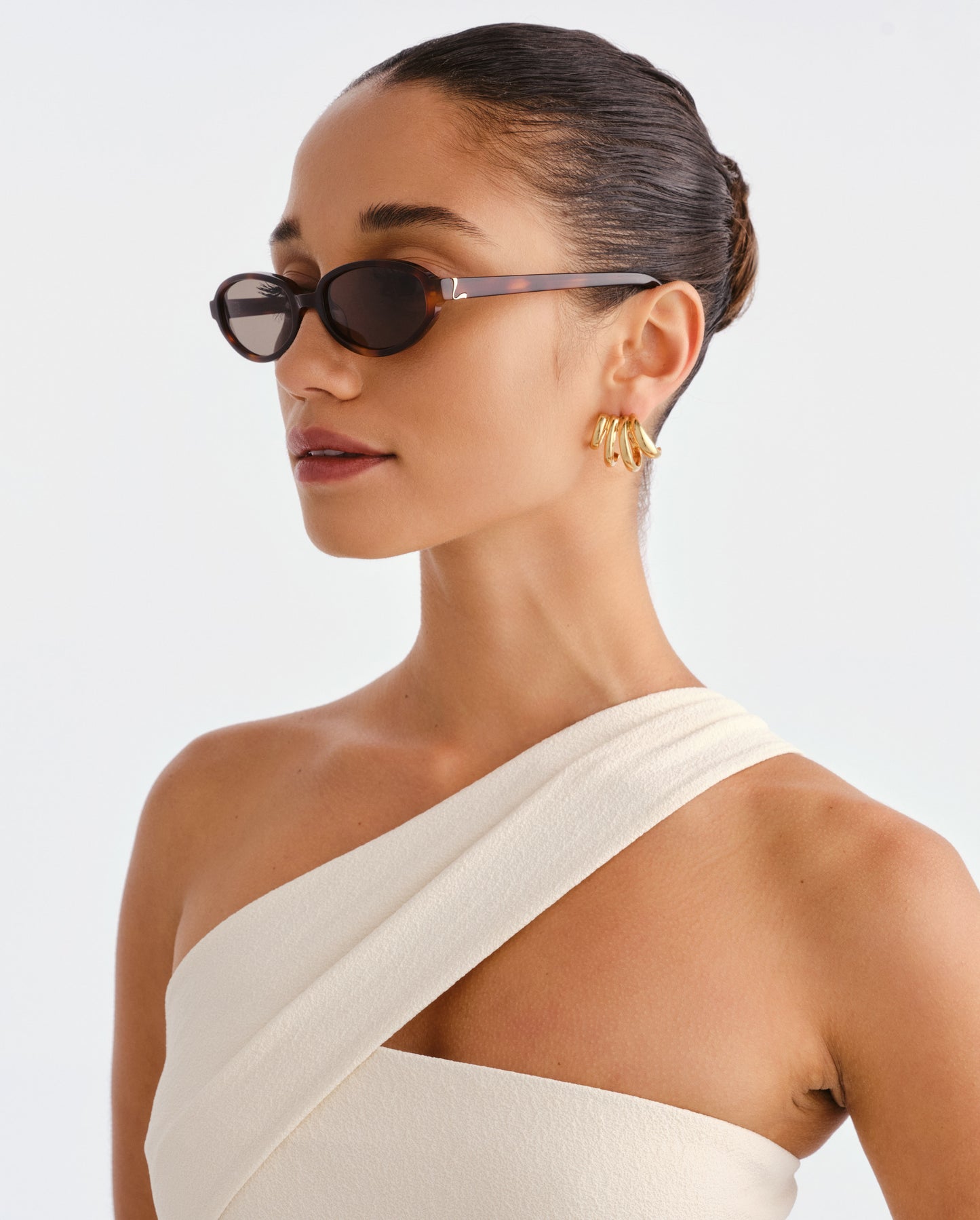 The Olive Tort Female Oval Sunglasses | Luv Lou