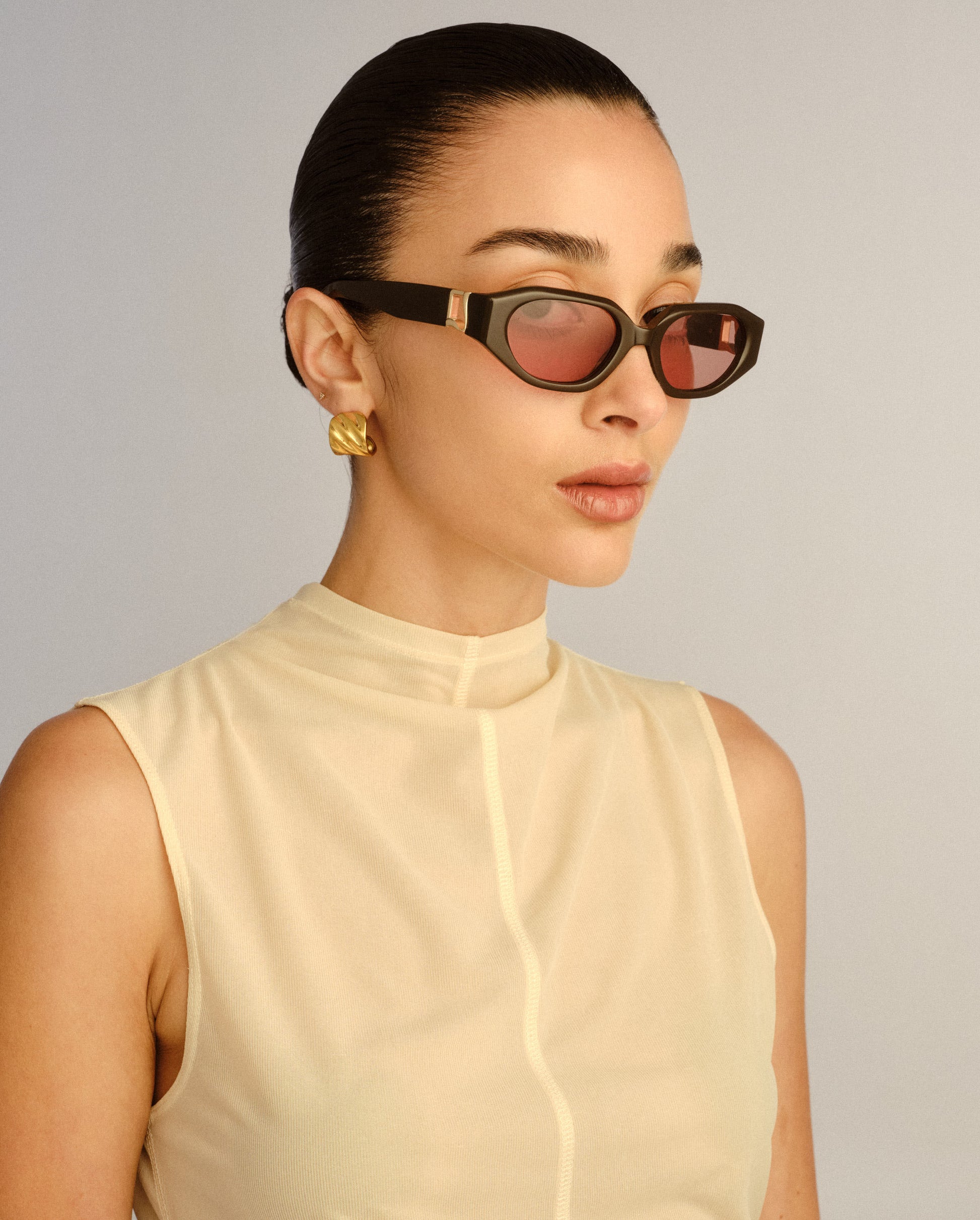 The Freddie Dark Chocolate Female Oval Sunglasses | Luv Lou