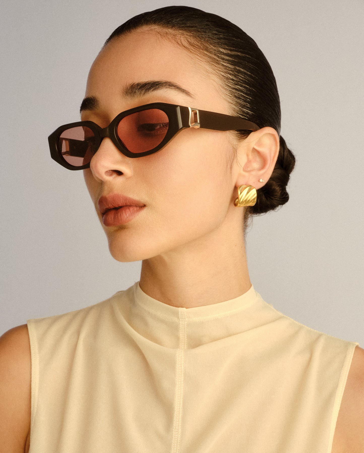 The Freddie Dark Chocolate Female Oval Sunglasses | Luv Lou