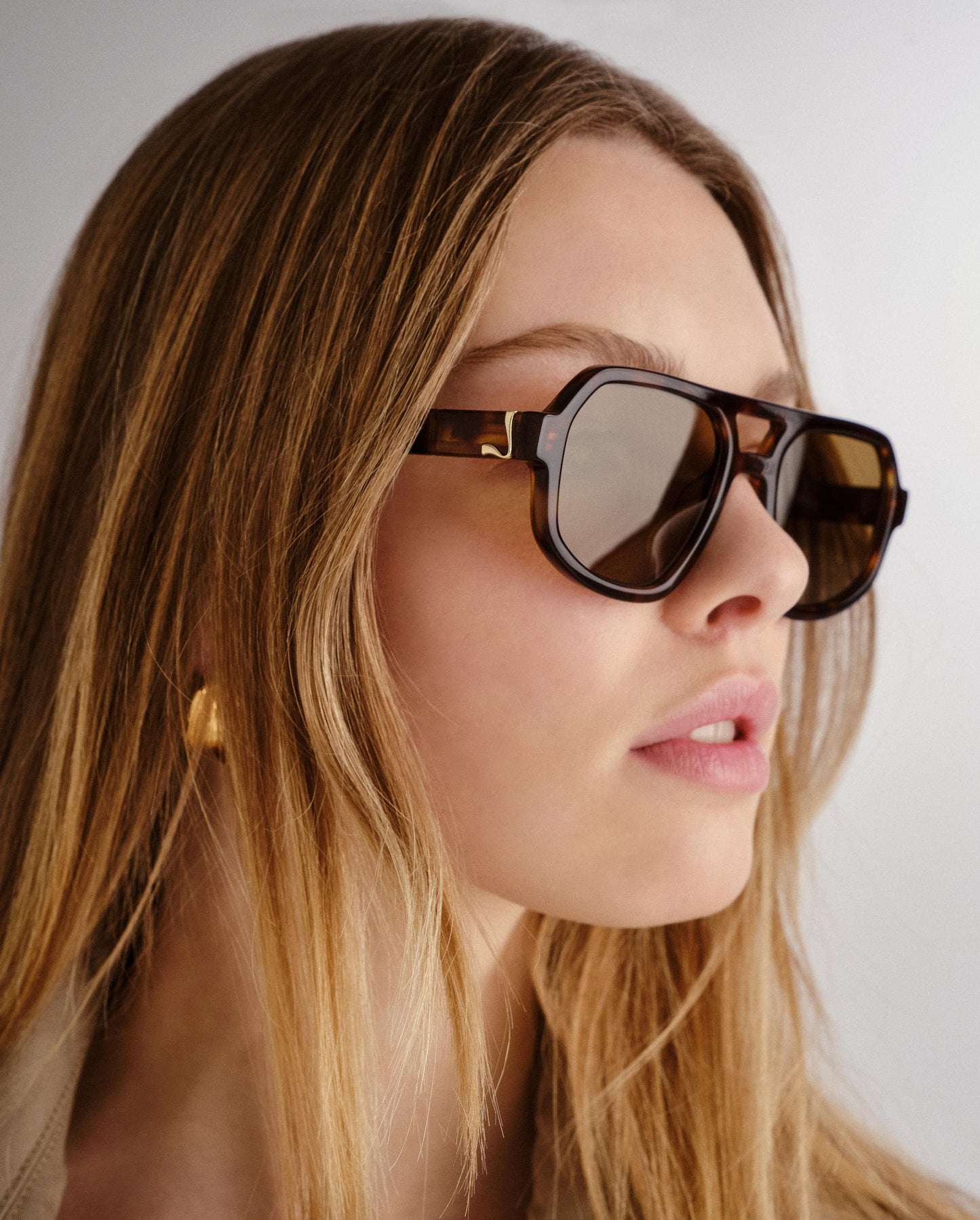 The Banks Moss Tort Female Aviator Sunglasses | Luv Lou